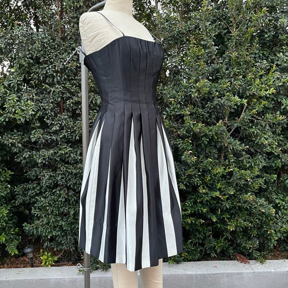 BCBGMaxazria Black White Striped Formal Fit Flare Dress Women’s 0 - Picture 3 of 10